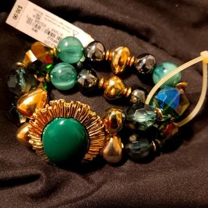 This beautiful stretch bracelet